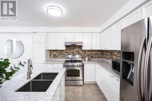 3159 Neyagawa Boulevard, Oakville, ON - Indoor Photo Showing Kitchen With Stainless Steel Kitchen With Double Sink With Upgraded Kitchen