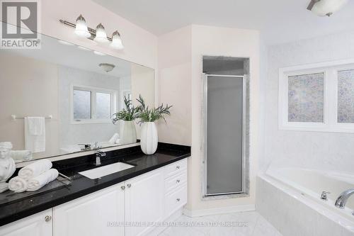 3159 Neyagawa Boulevard, Oakville, ON - Indoor Photo Showing Bathroom