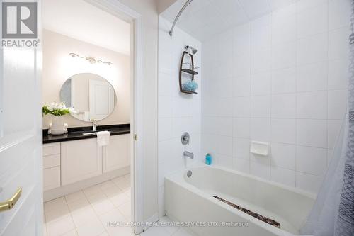 3159 Neyagawa Boulevard, Oakville, ON - Indoor Photo Showing Bathroom