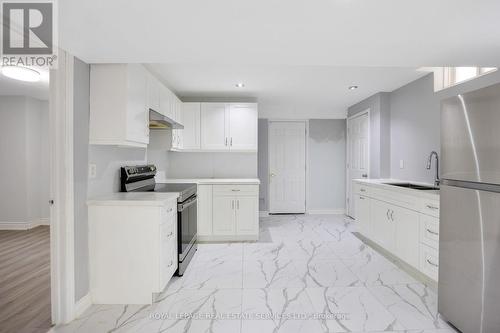 3159 Neyagawa Boulevard, Oakville, ON - Indoor Photo Showing Kitchen