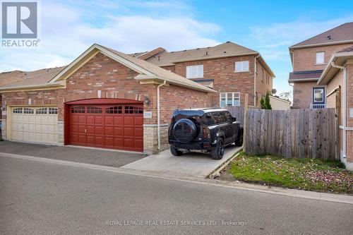 3159 Neyagawa Boulevard, Oakville, ON - Outdoor