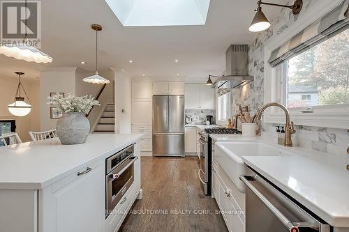 2359 Canso Road, Oakville, ON - Indoor Photo Showing Kitchen With Upgraded Kitchen