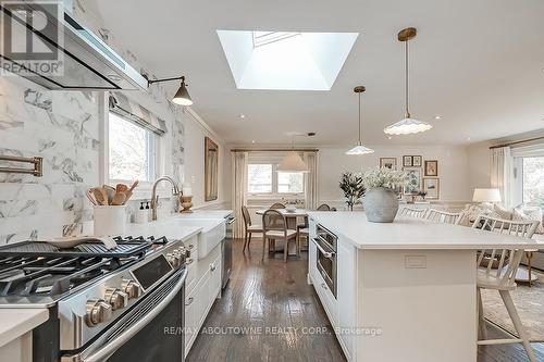 2359 Canso Road, Oakville, ON - Indoor Photo Showing Kitchen With Upgraded Kitchen