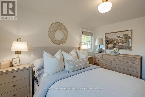 2359 Canso Road, Oakville, ON - Indoor Photo Showing Bedroom