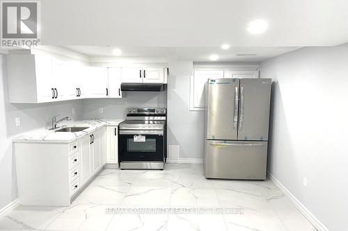 42 Coulton Court, Whitby, ON - Indoor Photo Showing Kitchen