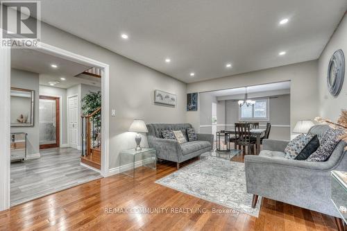 42 Coulton Court, Whitby, ON - Indoor Photo Showing Living Room