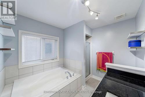 39 Snapdragon Square, Brampton, ON - Indoor Photo Showing Bathroom