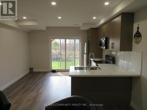 Bsmt - 135 Auckland Drive, Whitby, ON - Indoor Photo Showing Kitchen