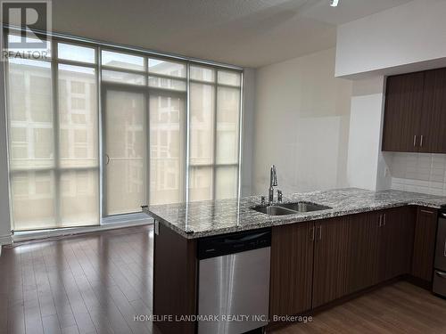 916 - 89 South Town Centre Boulevard, Markham, ON - Indoor Photo Showing Kitchen With Double Sink With Upgraded Kitchen