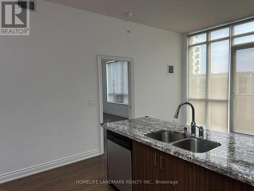 916 - 89 South Town Centre Boulevard, Markham, ON - Indoor Photo Showing Kitchen With Double Sink