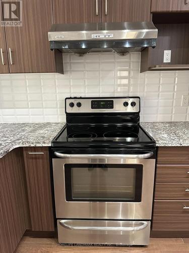 916 - 89 South Town Centre Boulevard, Markham, ON - Indoor Photo Showing Kitchen With Upgraded Kitchen