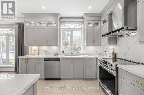 2 Dybal Street, Vaughan, ON - Indoor Photo Showing Kitchen With Upgraded Kitchen