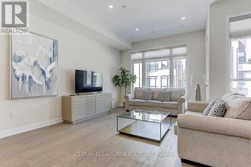 31 Ingersoll Lane, Richmond Hill, ON - Indoor Photo Showing Living Room