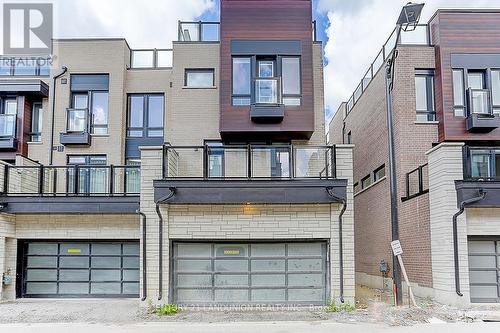 31 Ingersoll Lane, Richmond Hill, ON - Outdoor With Balcony With Facade