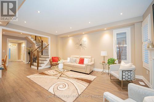 16 Casserley Crescent, New Tecumseth, ON - Indoor Photo Showing Living Room