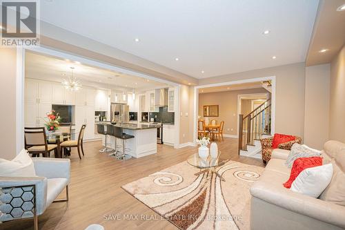 16 Casserley Crescent, New Tecumseth, ON - Indoor Photo Showing Living Room