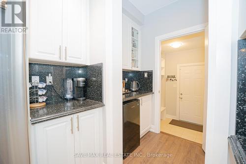 16 Casserley Crescent, New Tecumseth, ON - Indoor Photo Showing Kitchen