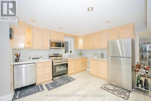 16 Casserley Crescent, New Tecumseth, ON - Indoor Photo Showing Kitchen