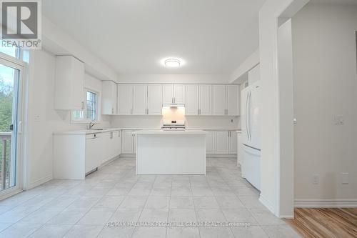 117 Hawkins Street, Georgina, ON - Indoor Photo Showing Kitchen