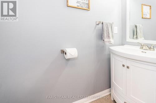 66 John W Taylor Avenue, New Tecumseth, ON - Indoor Photo Showing Bathroom