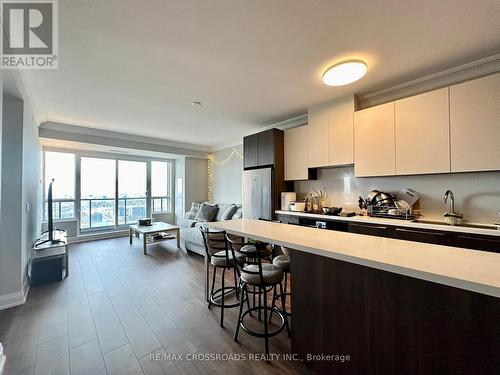 4505 - 8 Water Walk Drive, Markham, ON - Indoor Photo Showing Kitchen