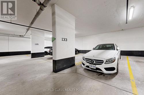 418 - 86 Woodbridge Avenue, Vaughan, ON - Indoor Photo Showing Garage