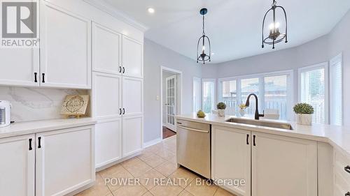 19 Arbourview Drive, Vaughan, ON - Indoor Photo Showing Kitchen