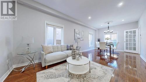 19 Arbourview Drive, Vaughan, ON - Indoor Photo Showing Living Room