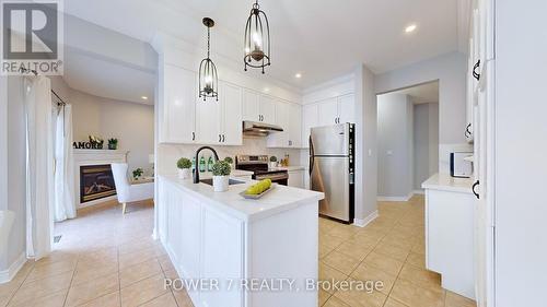 19 Arbourview Drive, Vaughan, ON - Indoor Photo Showing Kitchen