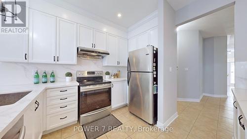 19 Arbourview Drive, Vaughan, ON - Indoor Photo Showing Kitchen With Stainless Steel Kitchen