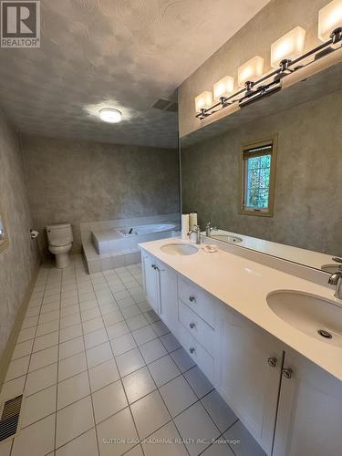 34 Willett Crescent, Richmond Hill, ON - Indoor Photo Showing Bathroom