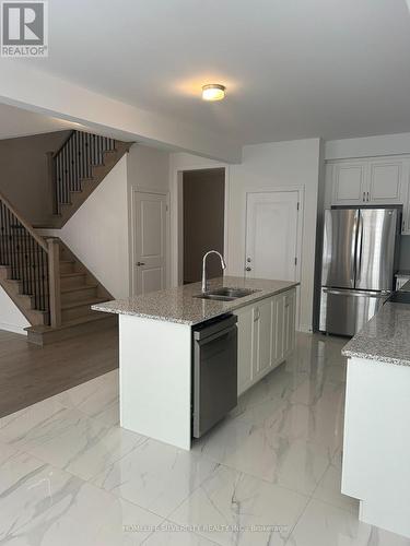 4 Kingsbury Trail, Barrie, ON - Indoor Photo Showing Kitchen With Double Sink