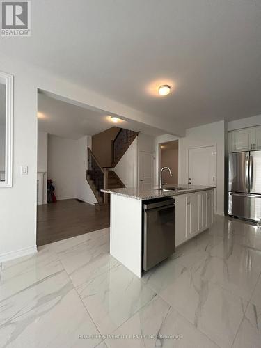 4 Kingsbury Trail, Barrie, ON - Indoor Photo Showing Kitchen