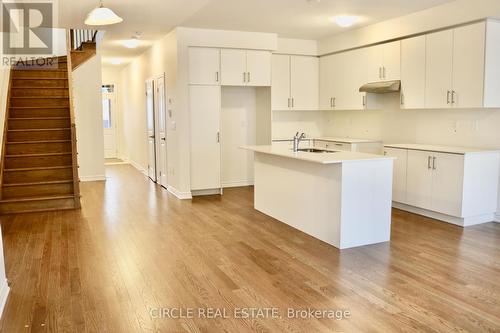 59 Phoenix Boulevard, Barrie, ON - Indoor Photo Showing Kitchen