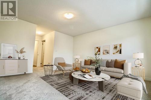 59 Phoenix Boulevard, Barrie, ON - Indoor Photo Showing Living Room