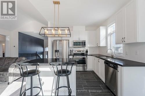 200 Lia Drive, Clearview, ON - Indoor Photo Showing Kitchen With Double Sink With Upgraded Kitchen