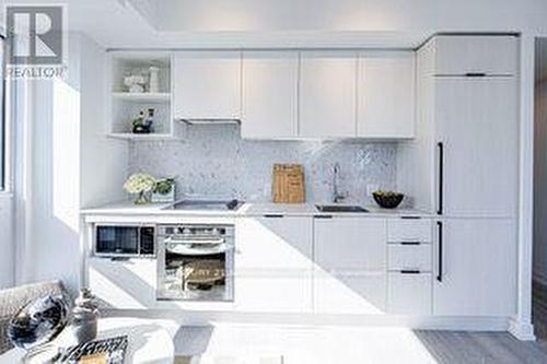 2803 - 82 Dalhousie Street, Toronto, ON - Indoor Photo Showing Kitchen