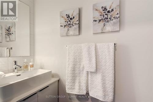 505 - 5 Hanna Avenue, Toronto, ON - Indoor Photo Showing Bathroom