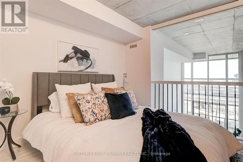 505 - 5 Hanna Avenue, Toronto, ON - Indoor Photo Showing Bedroom