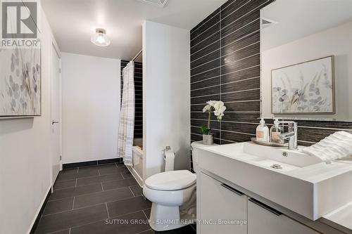 505 - 5 Hanna Avenue, Toronto, ON - Indoor Photo Showing Bathroom