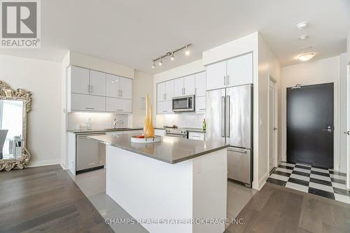 105 - 825 Church Street, Toronto, ON - Indoor Photo Showing Kitchen With Upgraded Kitchen