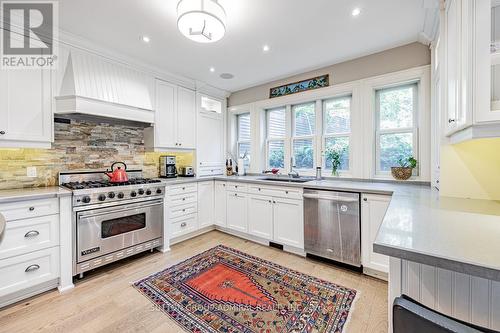 312 Glen Manor Drive, Toronto, ON - Indoor Photo Showing Kitchen With Upgraded Kitchen