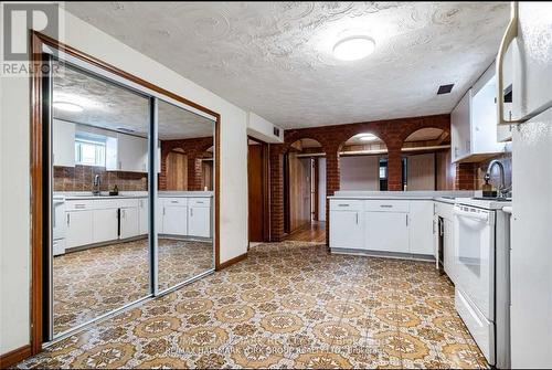 Bsmt - 7 Robbinstone Drive, Toronto, ON - Indoor Photo Showing Kitchen