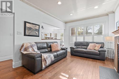 1546 Meldron Drive, Pickering, ON - Indoor Photo Showing Living Room