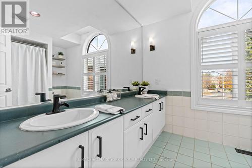 1546 Meldron Drive, Pickering, ON - Indoor Photo Showing Bathroom