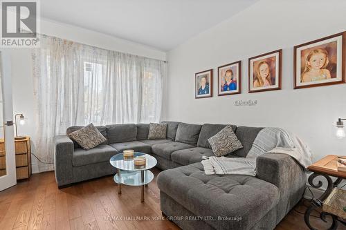 1546 Meldron Drive, Pickering, ON - Indoor Photo Showing Living Room