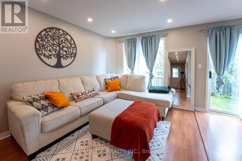 13 Short Crescent, Clarington, ON - Indoor Photo Showing Living Room