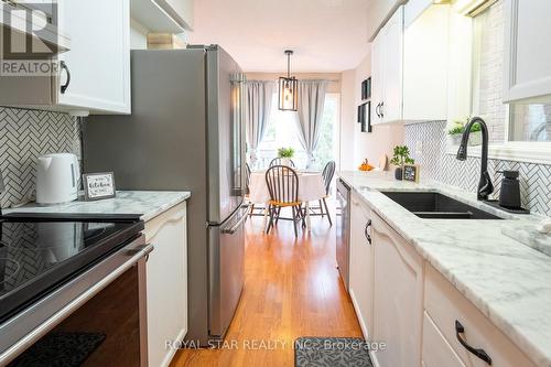 13 Short Crescent, Clarington, ON - Indoor Photo Showing Kitchen With Double Sink With Upgraded Kitchen