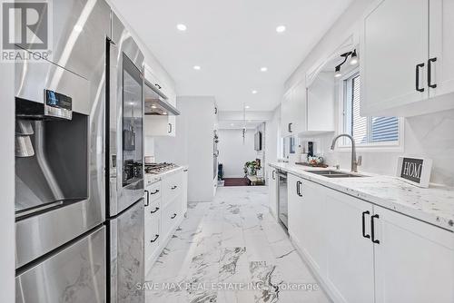 145 East Avenue, Toronto, ON - Indoor Photo Showing Kitchen With Double Sink With Upgraded Kitchen