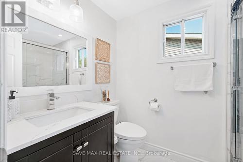 145 East Avenue, Toronto, ON - Indoor Photo Showing Bathroom